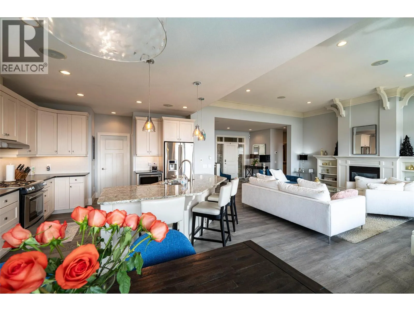 6905 Foothills Drive