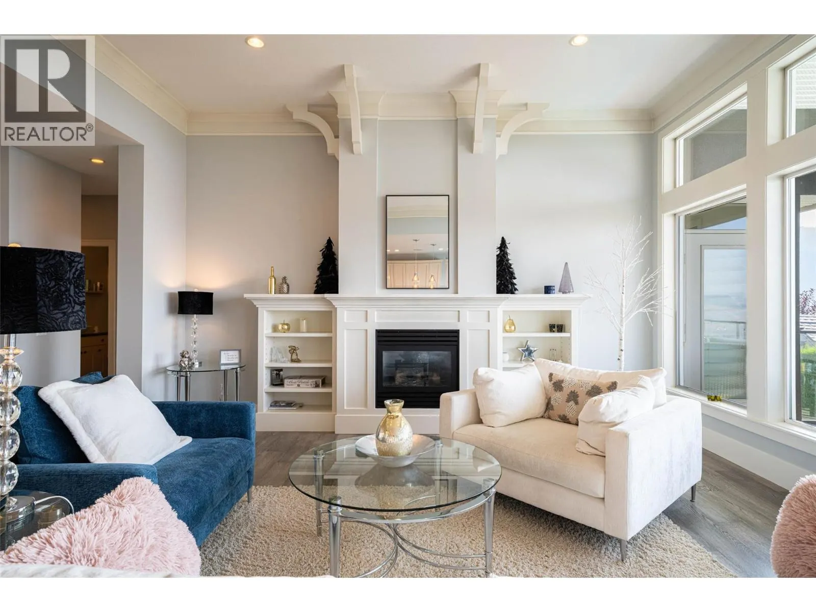 6905 Foothills Drive