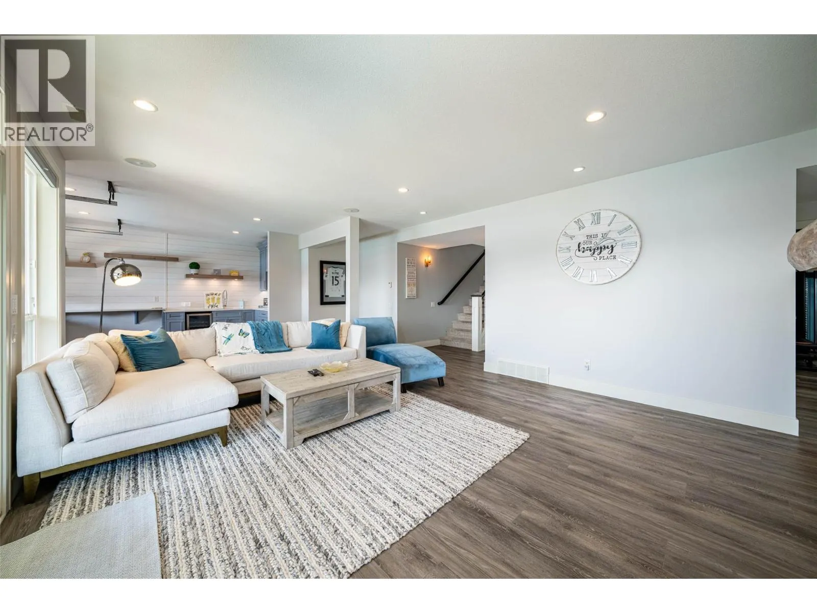 6905 Foothills Drive
