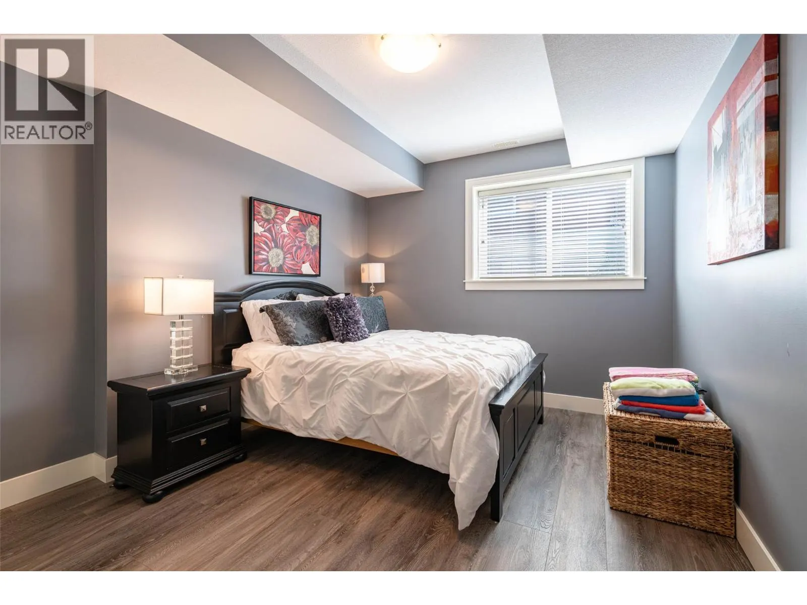 6905 Foothills Drive