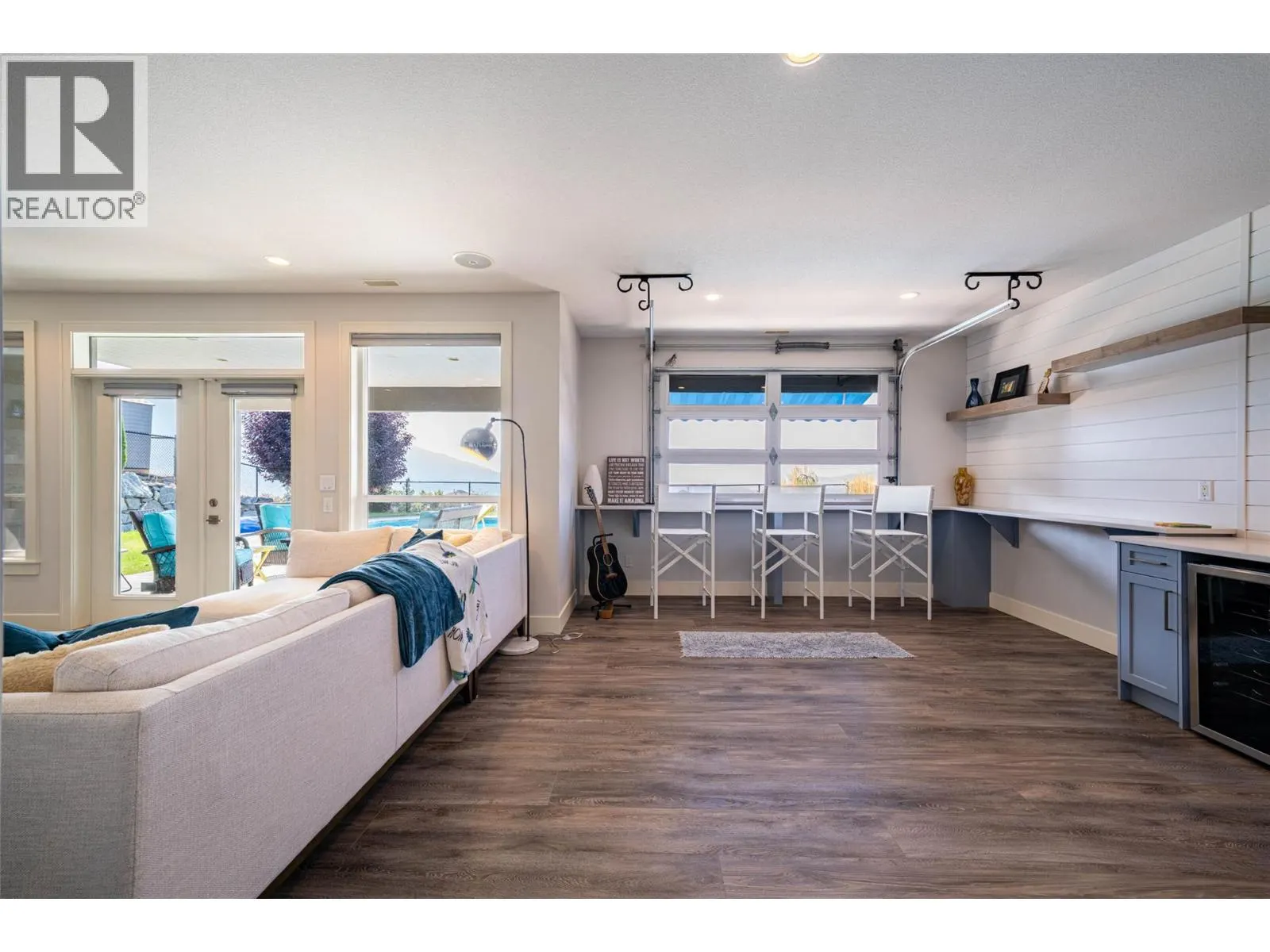 6905 Foothills Drive