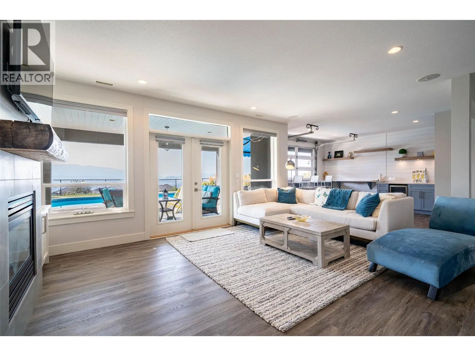 6905 Foothills Drive