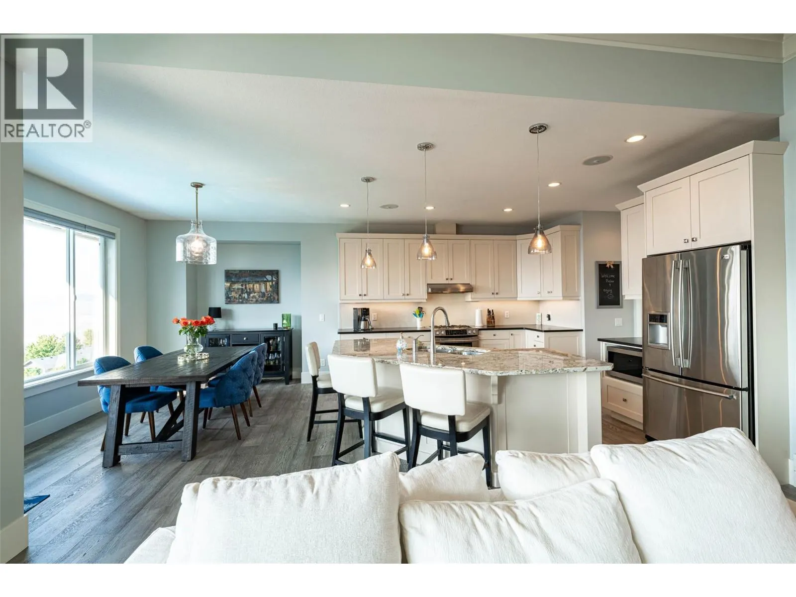 6905 Foothills Drive
