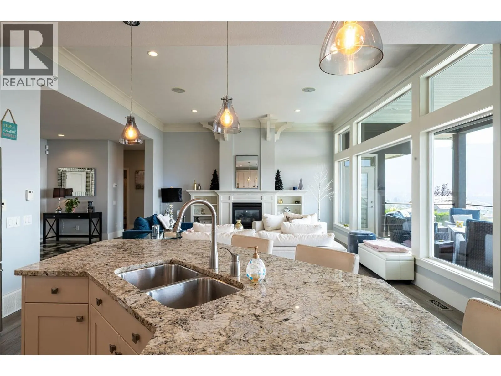 6905 Foothills Drive