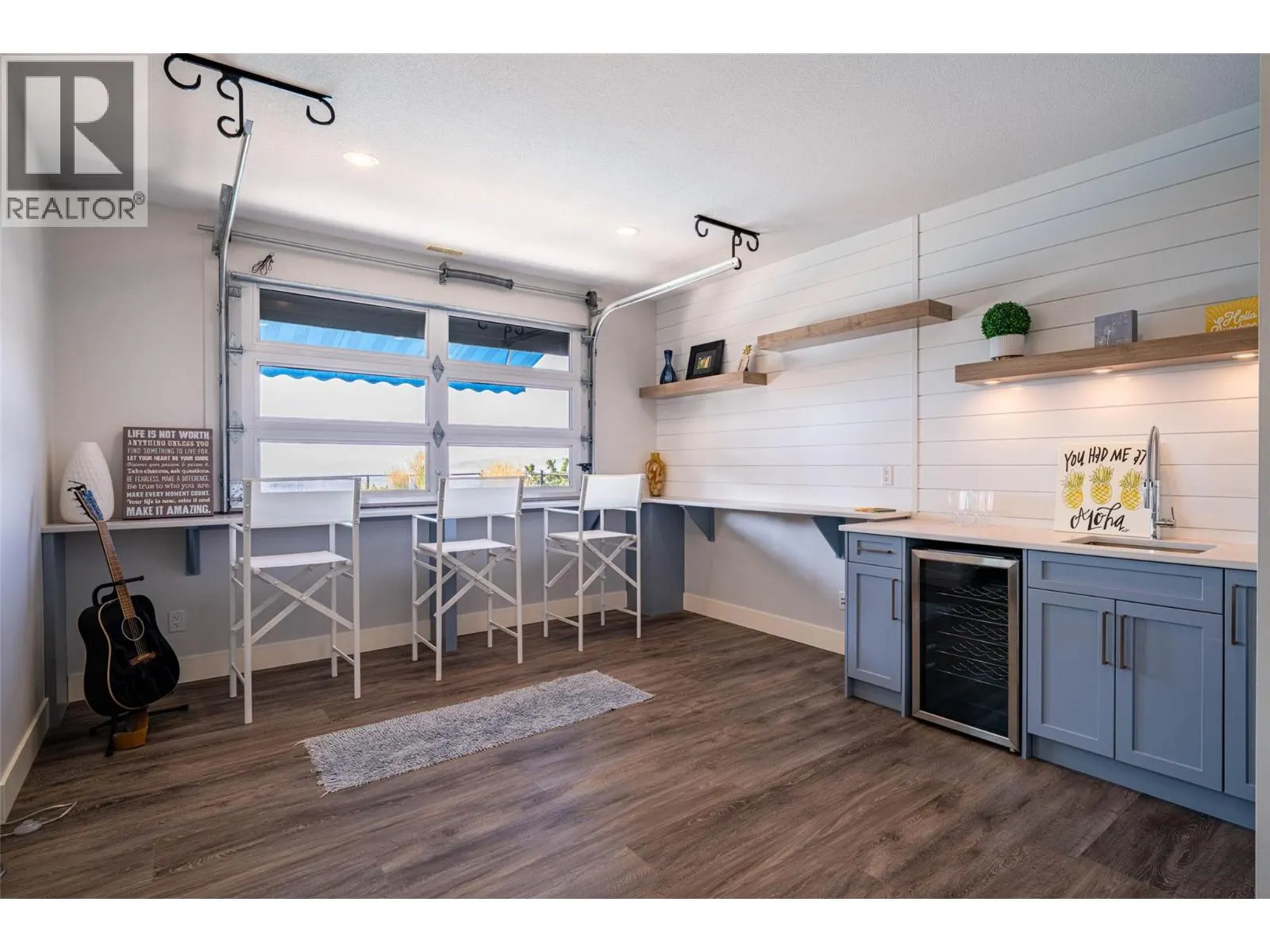 6905 Foothills Drive
