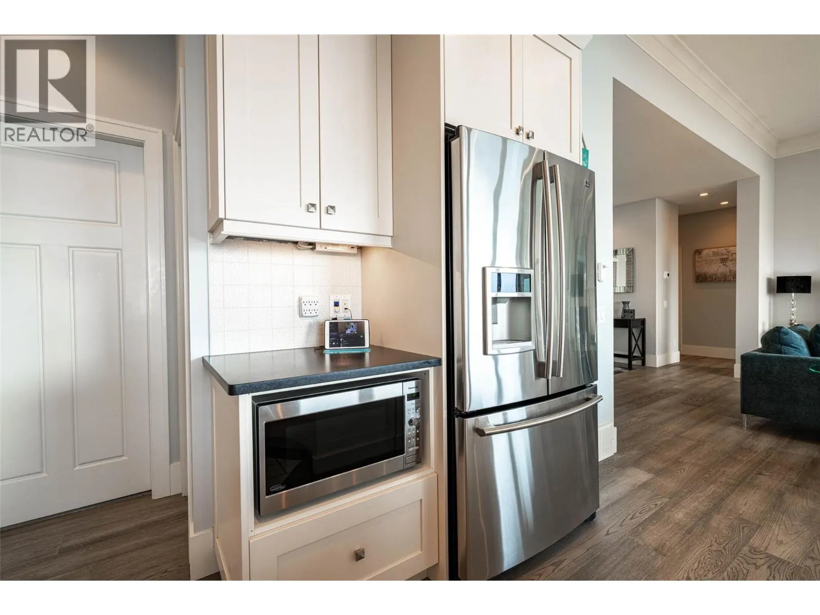 6905 Foothills Drive