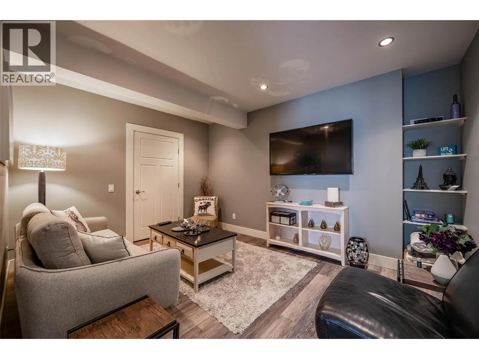 6905 Foothills Drive