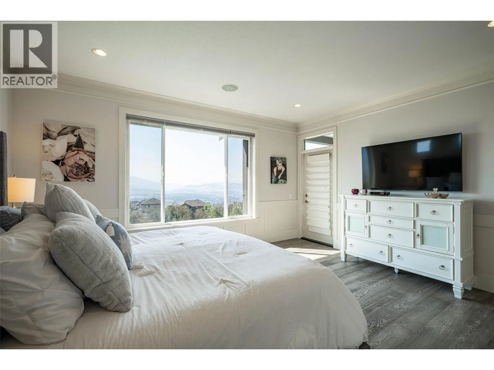 6905 Foothills Drive