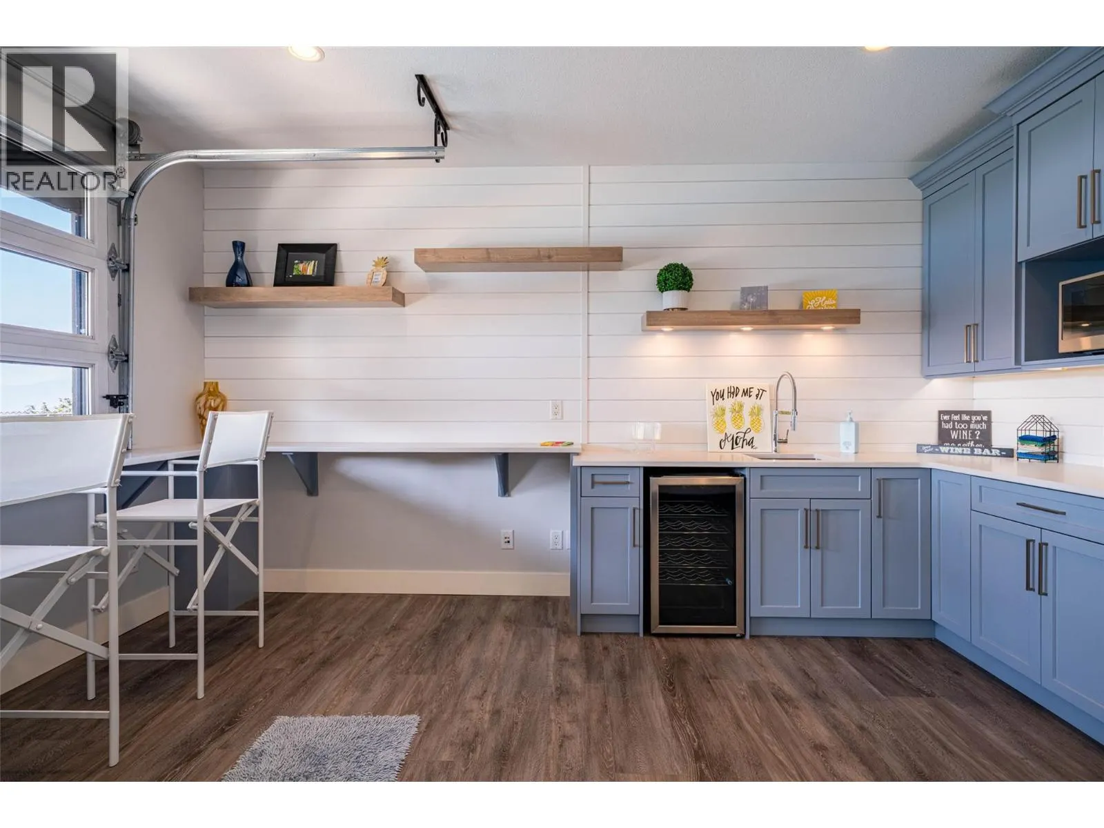 6905 Foothills Drive