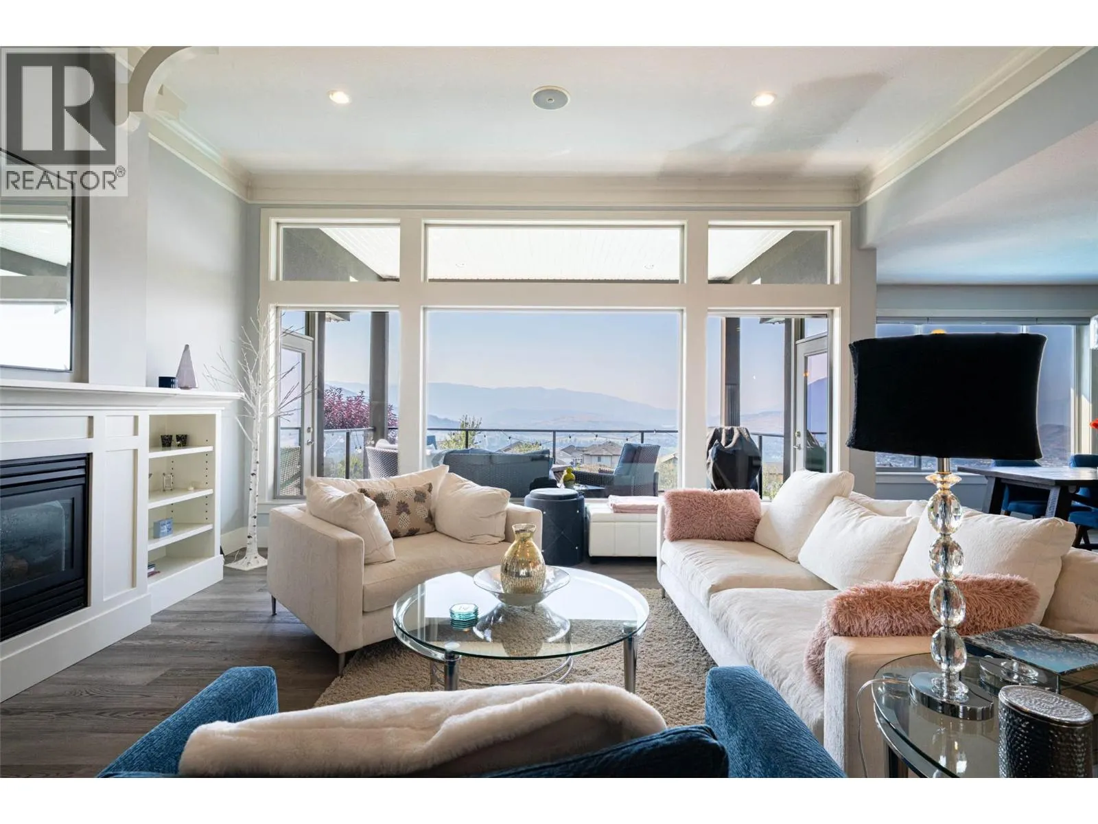 6905 Foothills Drive