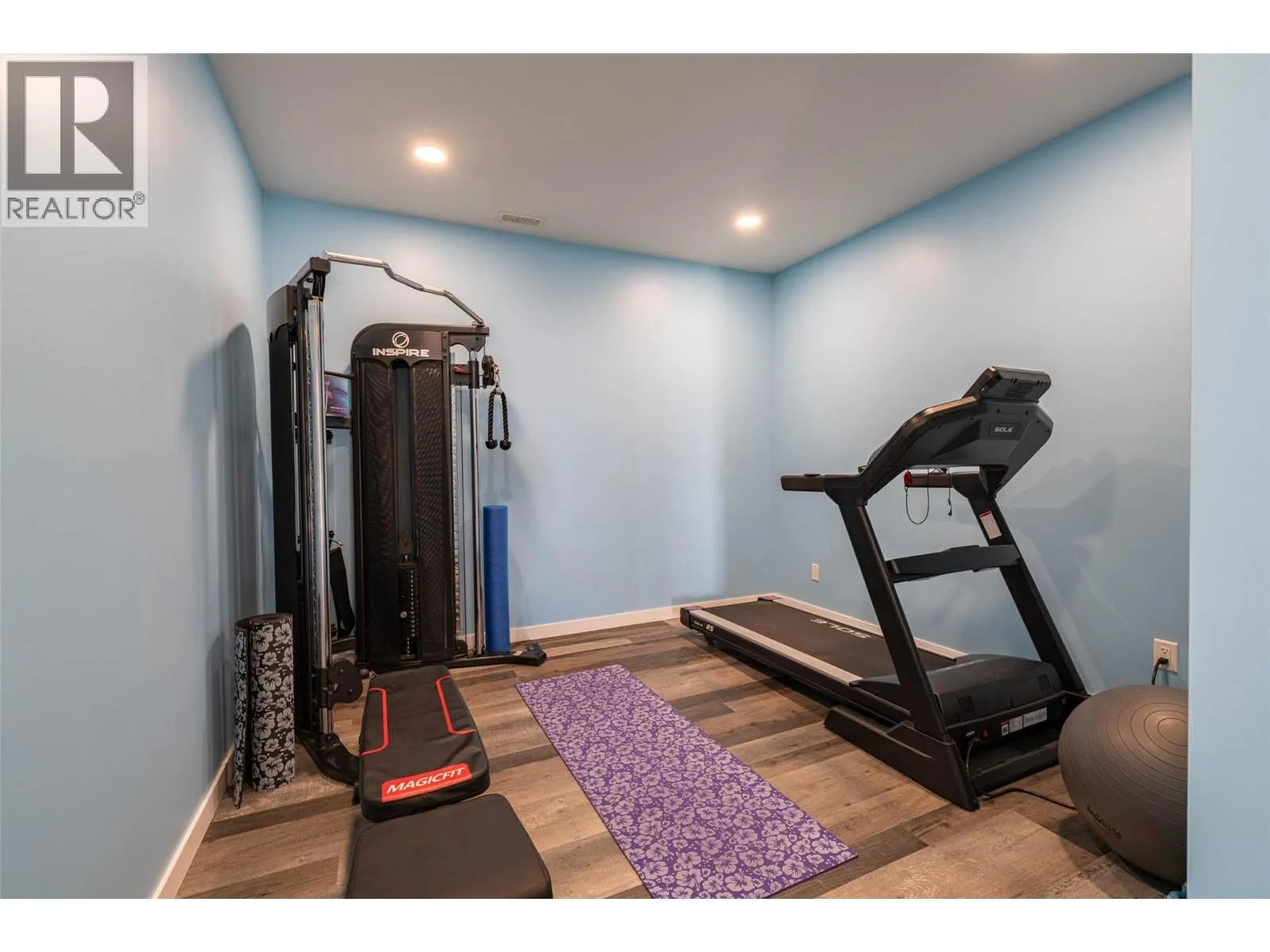 6905 Foothills Drive