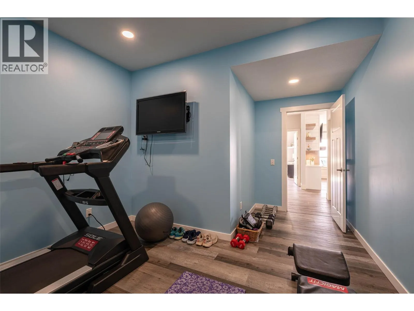 6905 Foothills Drive