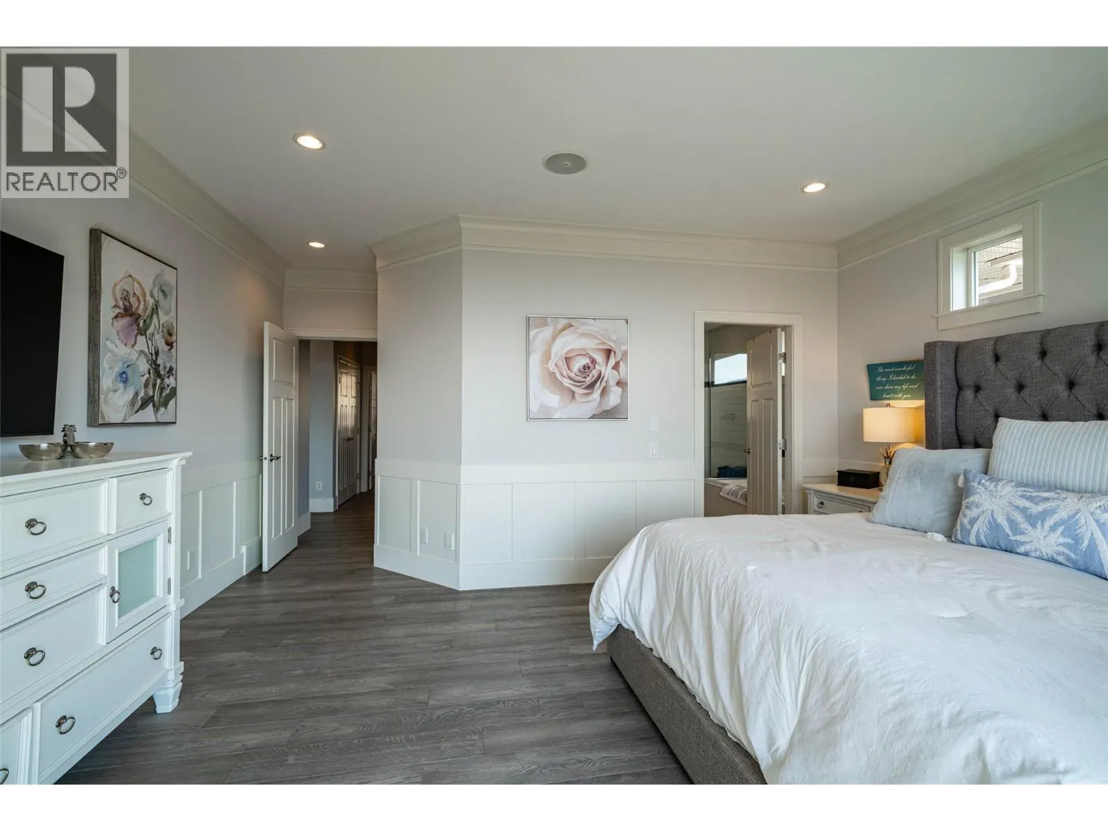 6905 Foothills Drive
