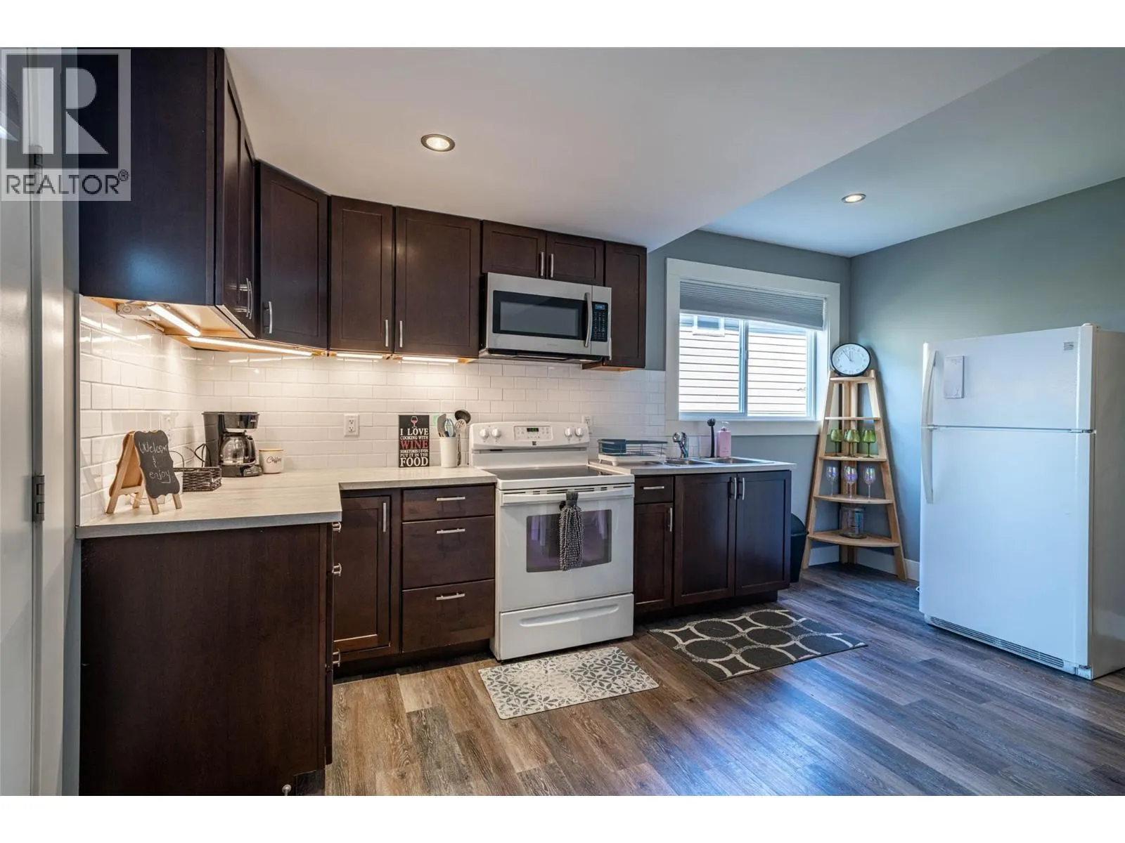 6905 Foothills Drive