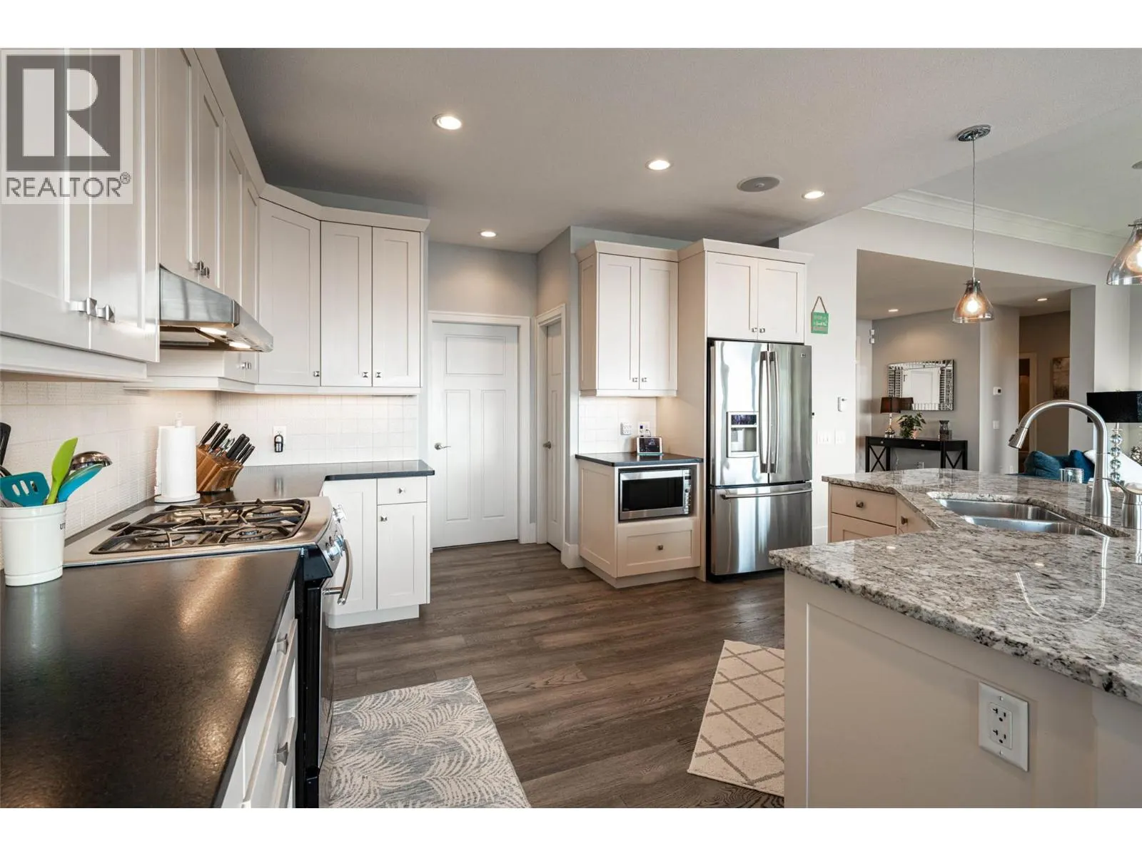 6905 Foothills Drive