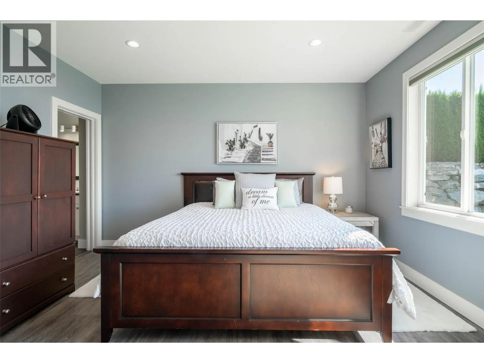 6905 Foothills Drive