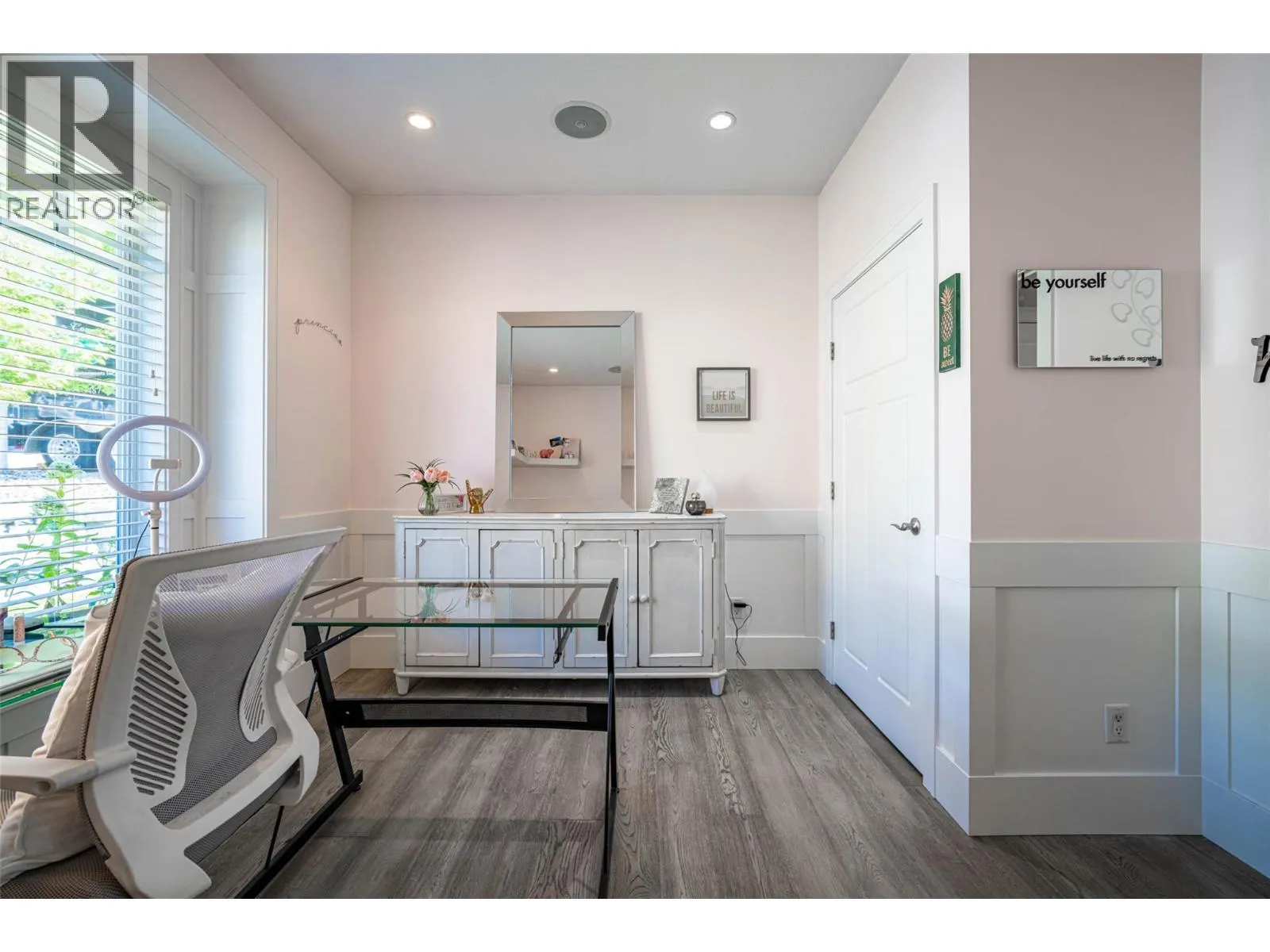 6905 Foothills Drive