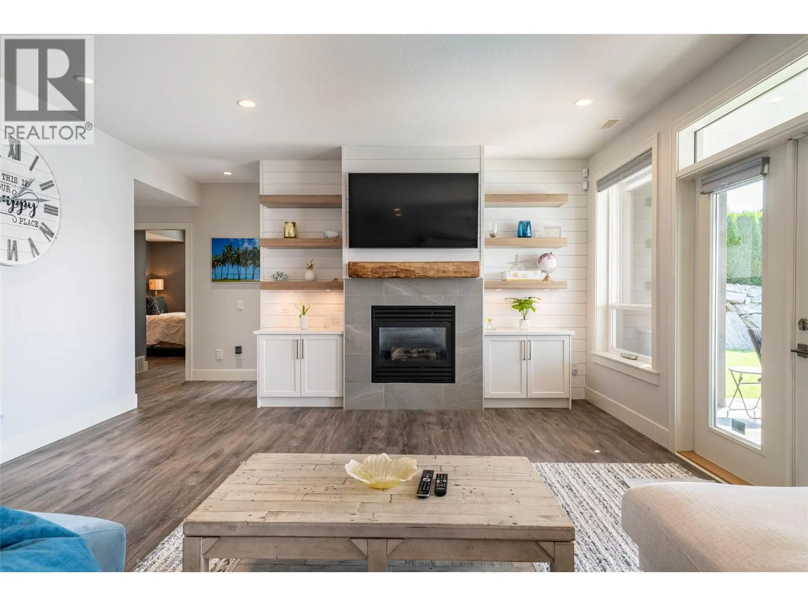 6905 Foothills Drive