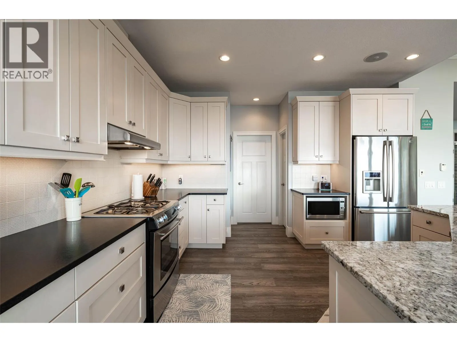 6905 Foothills Drive