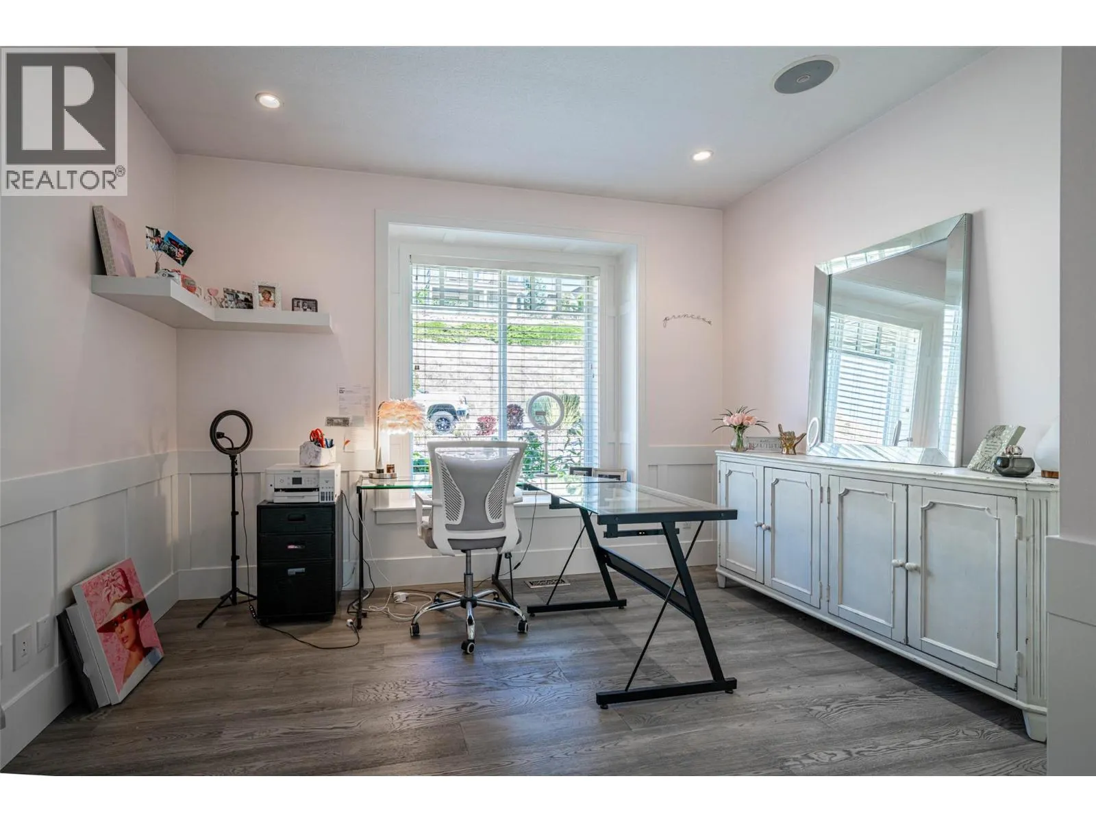 6905 Foothills Drive