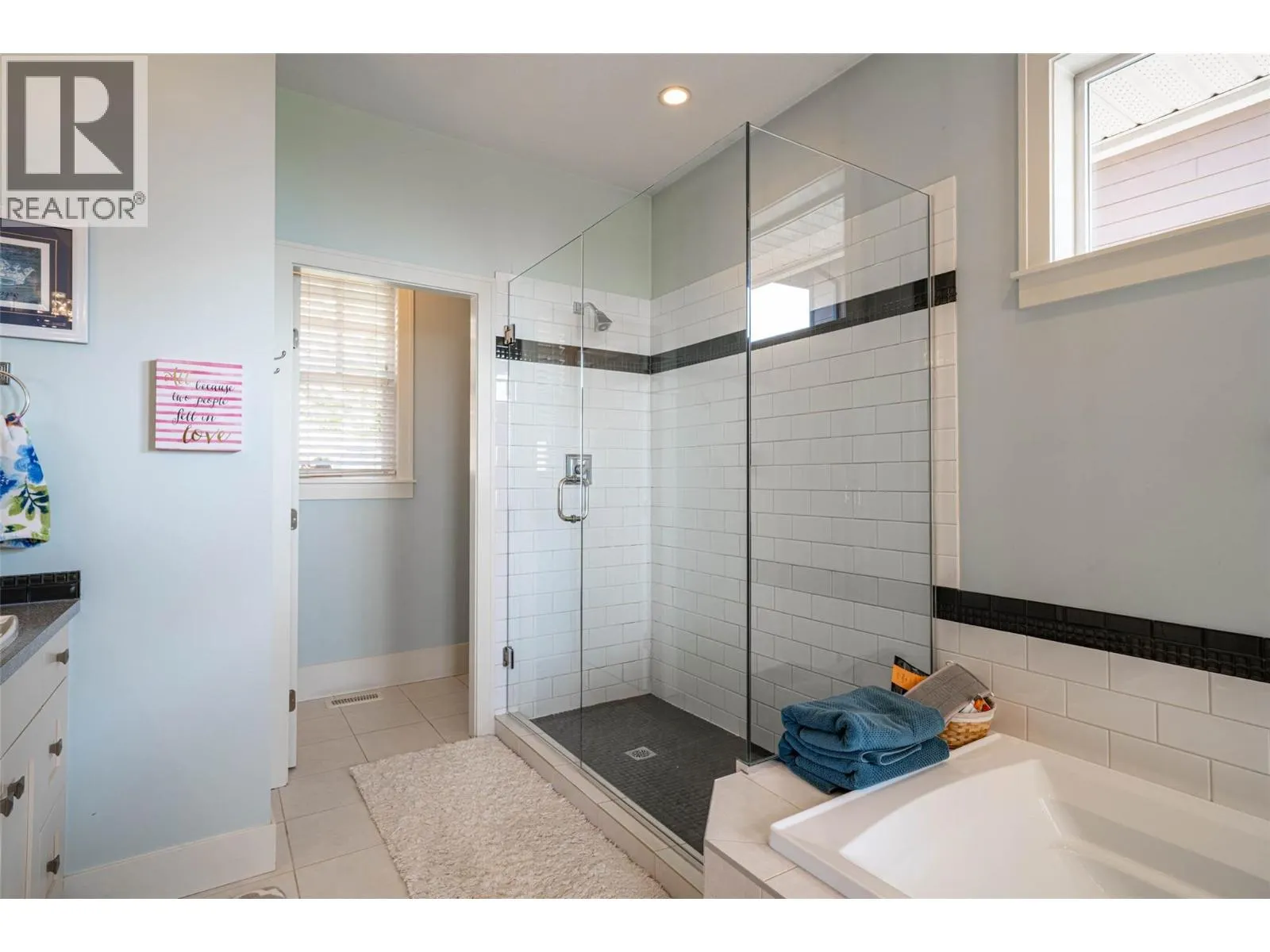 6905 Foothills Drive