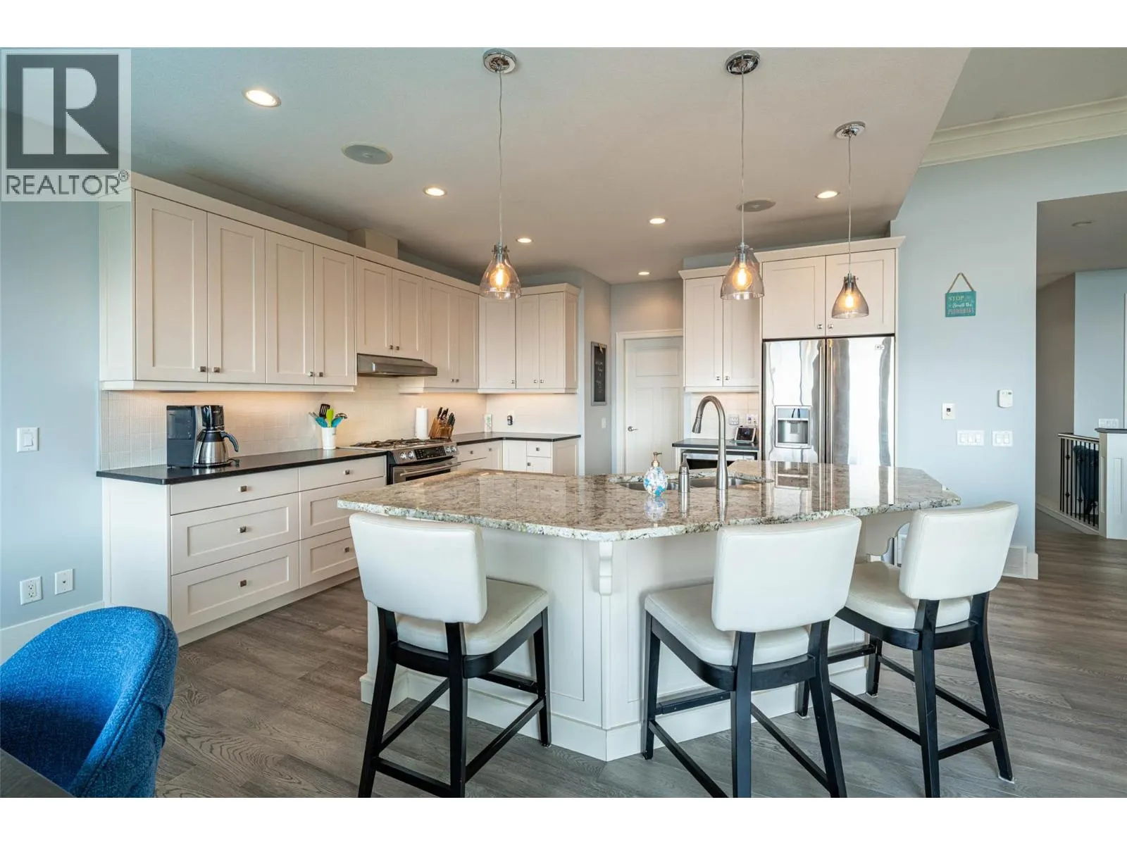 6905 Foothills Drive
