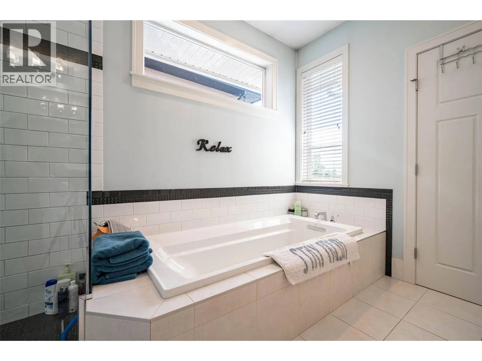 6905 Foothills Drive