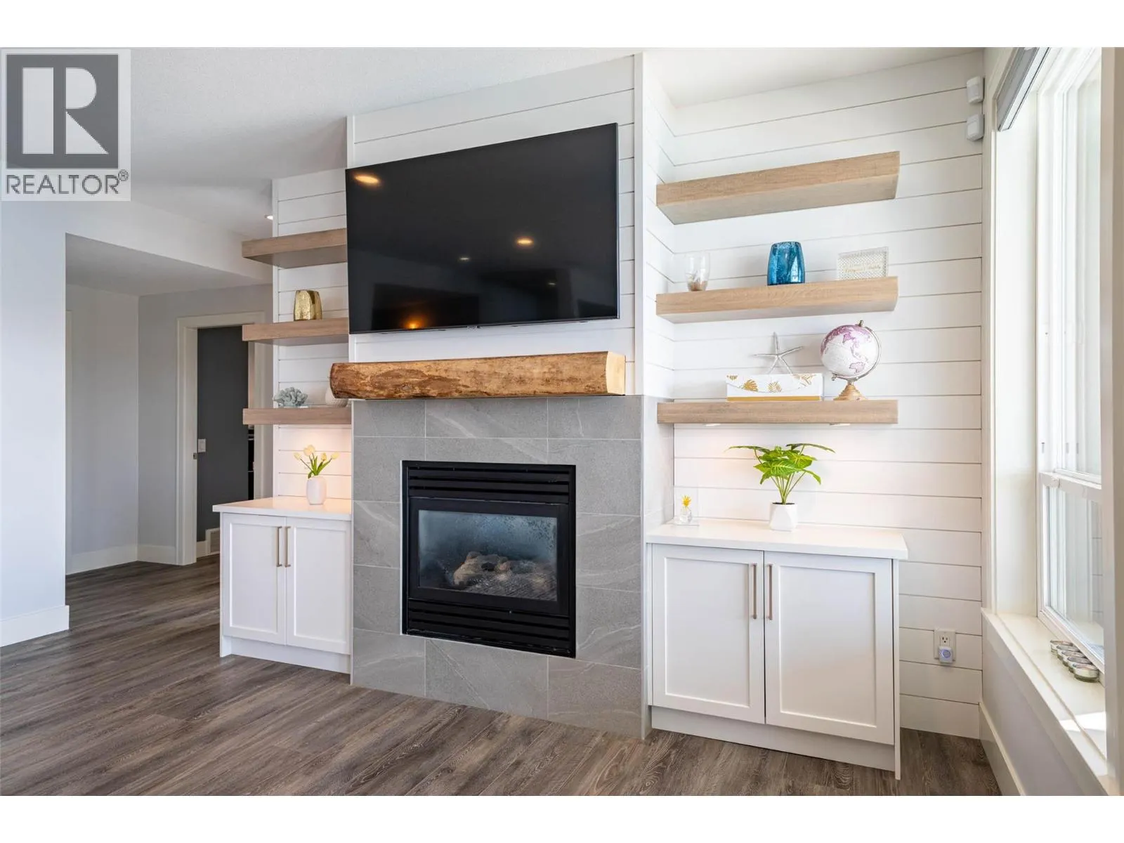 6905 Foothills Drive