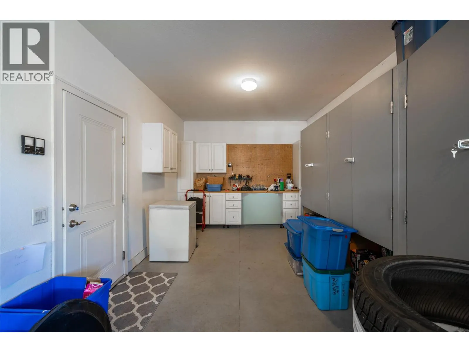 6905 Foothills Drive