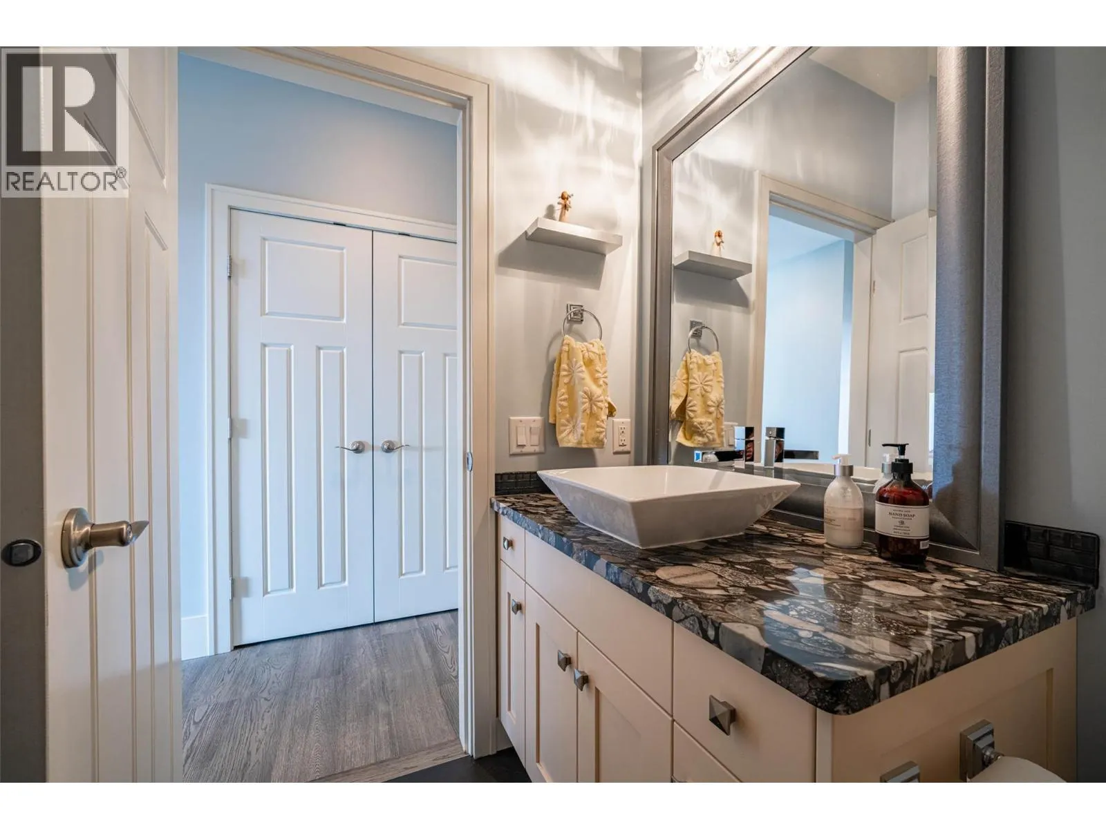 6905 Foothills Drive