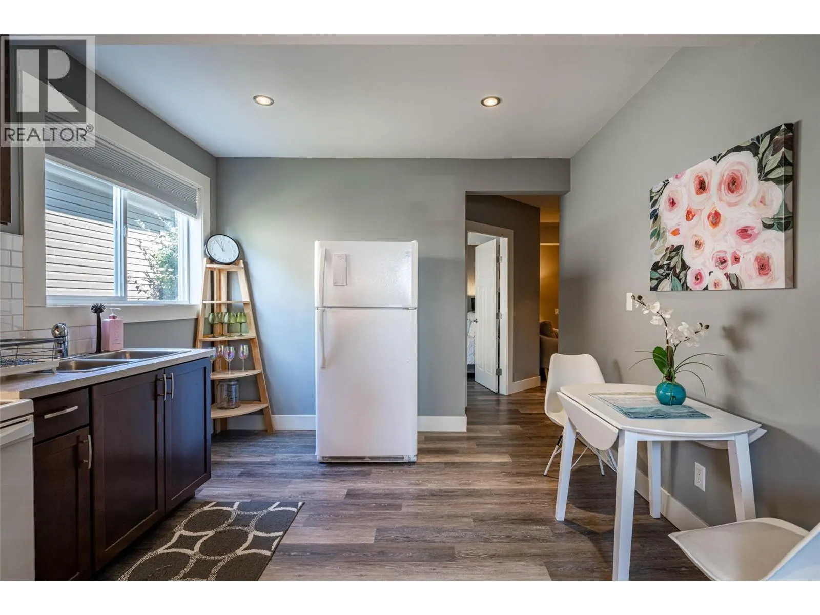 6905 Foothills Drive