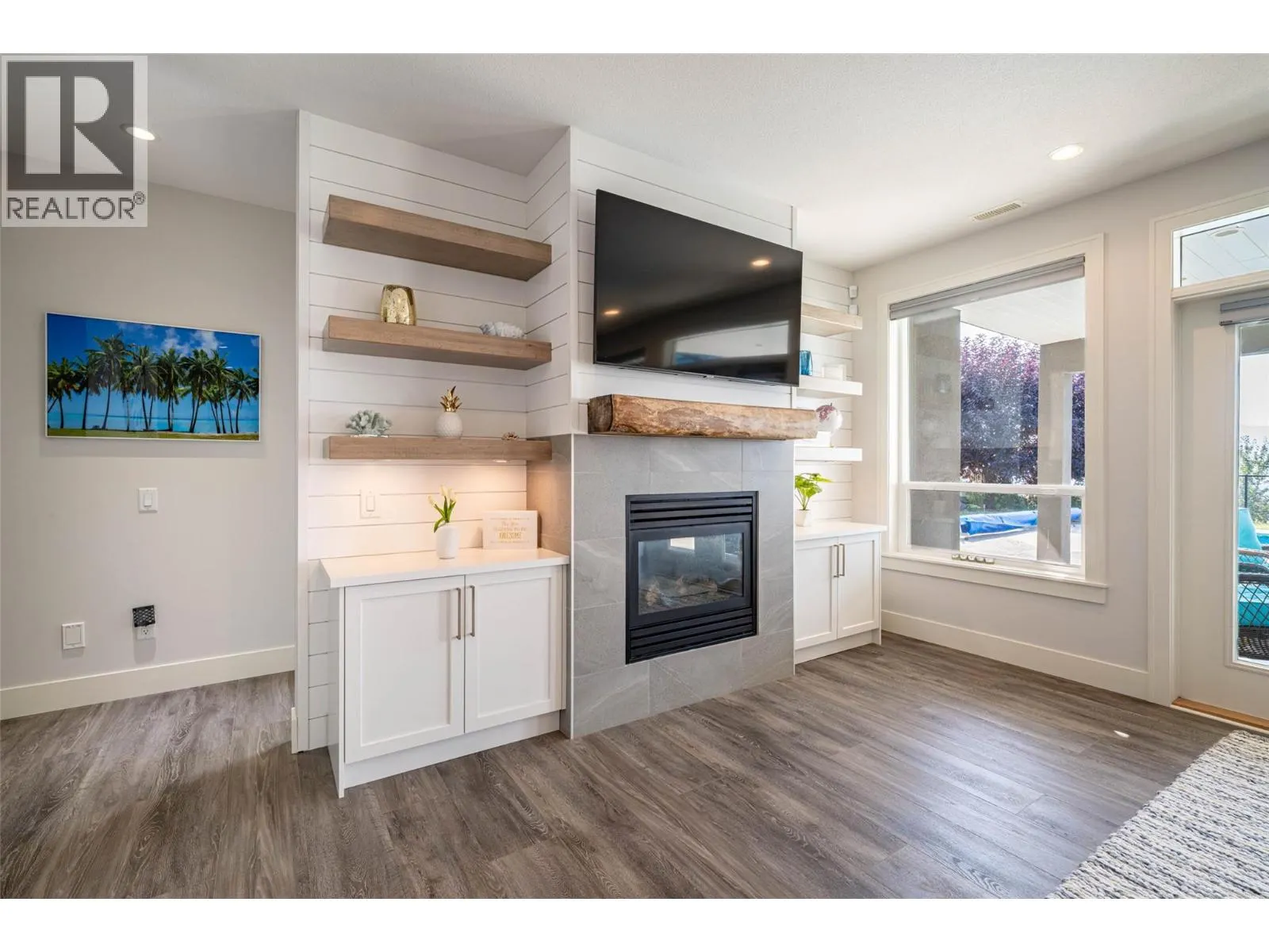 6905 Foothills Drive