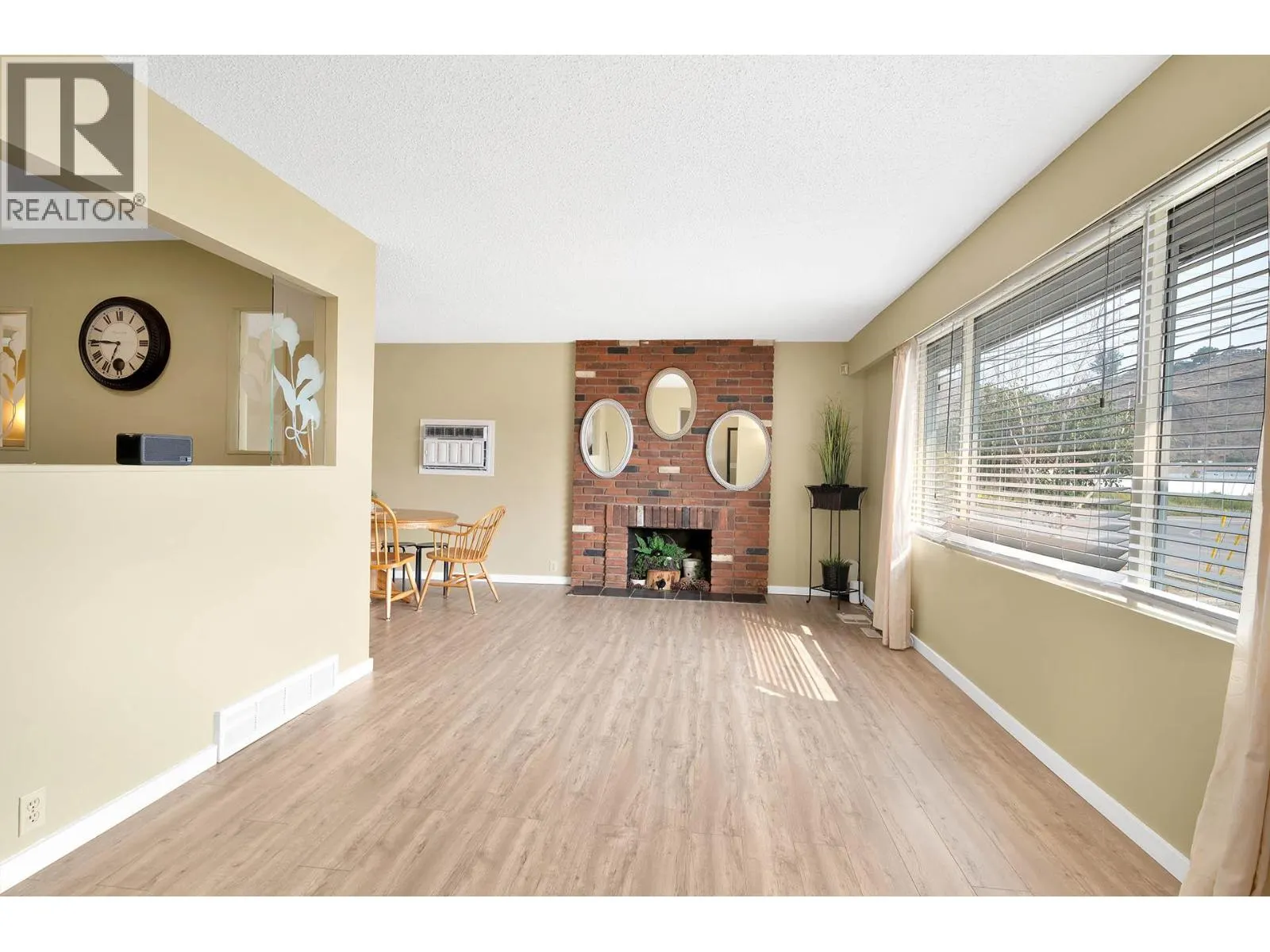 1090 NICOLANI Drive