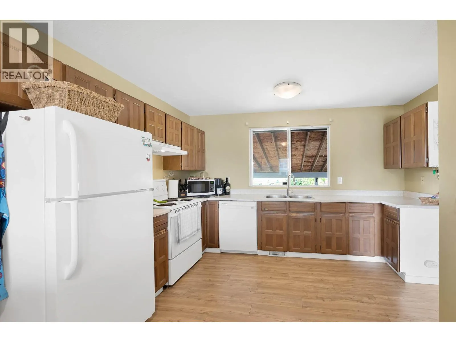 1090 NICOLANI Drive