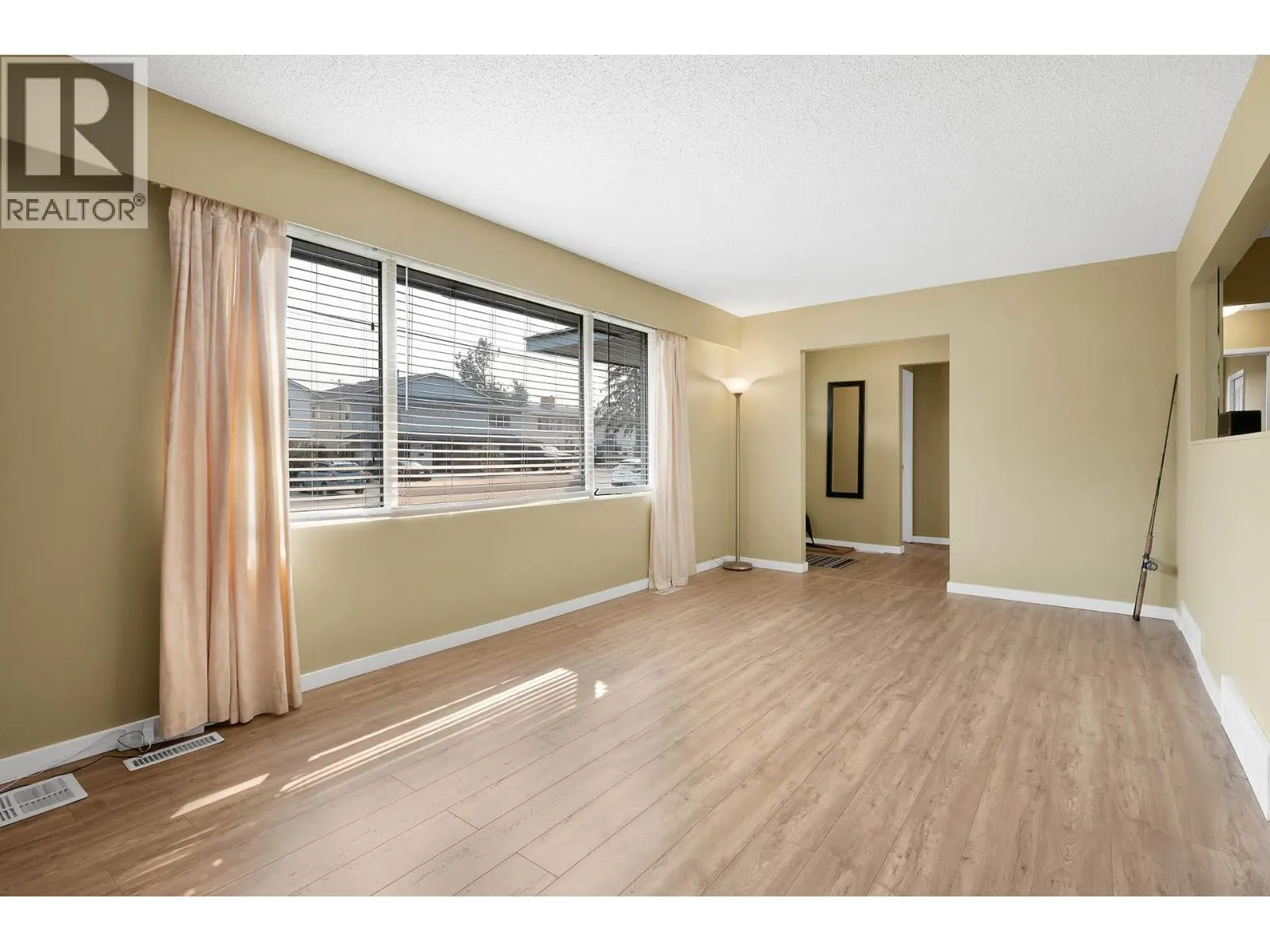 1090 NICOLANI Drive