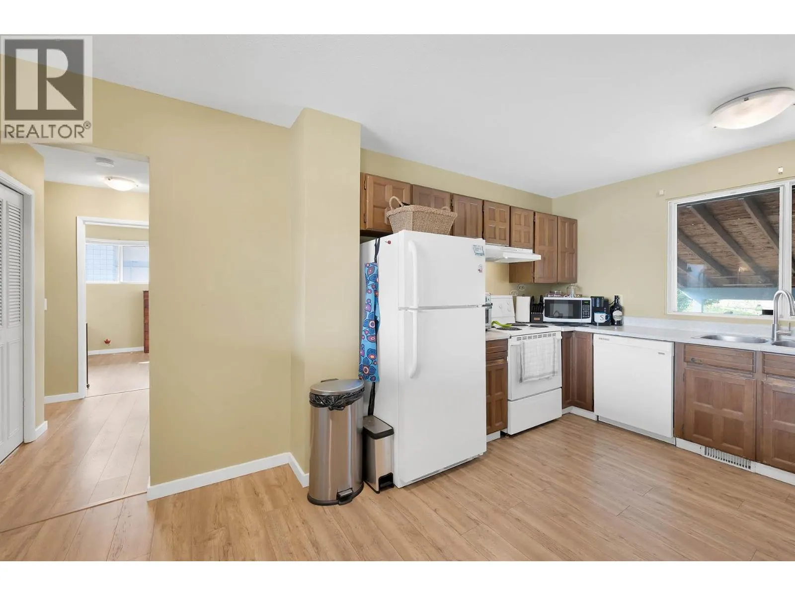 1090 NICOLANI Drive