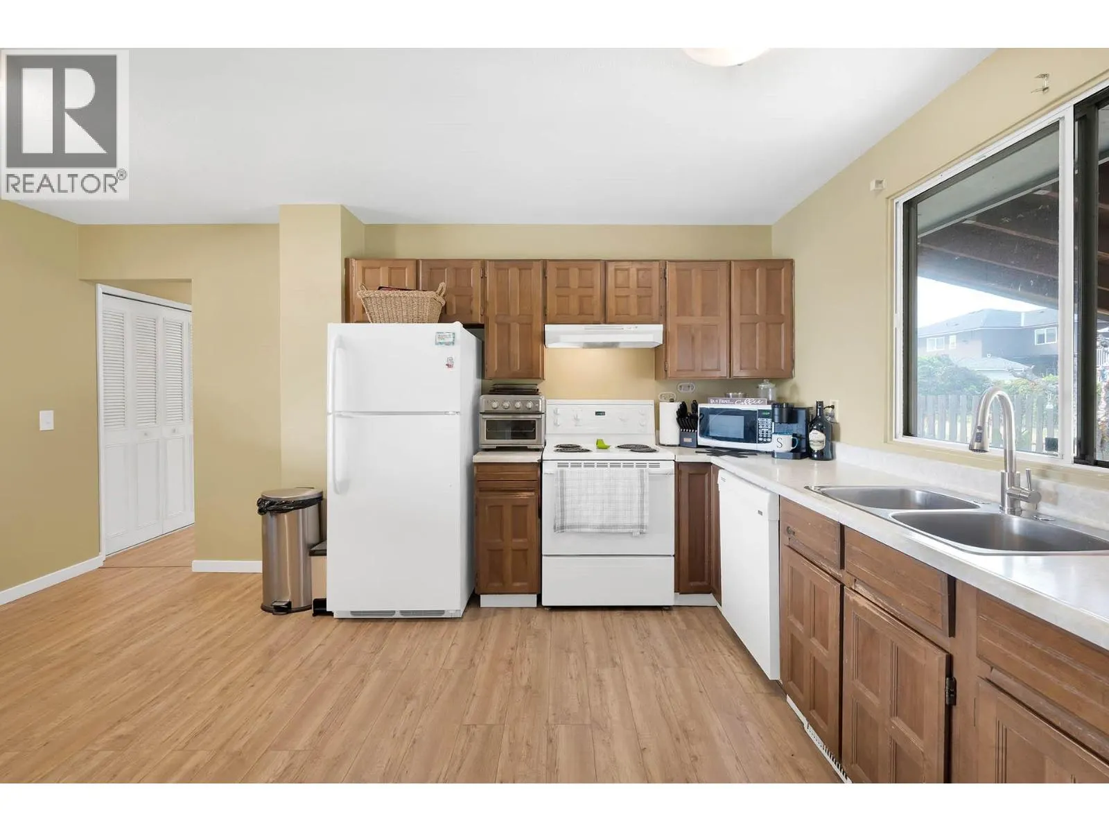 1090 NICOLANI Drive