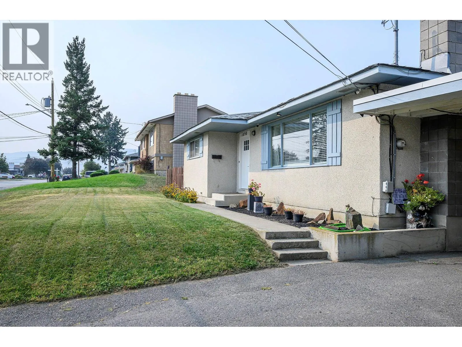 1090 NICOLANI Drive
