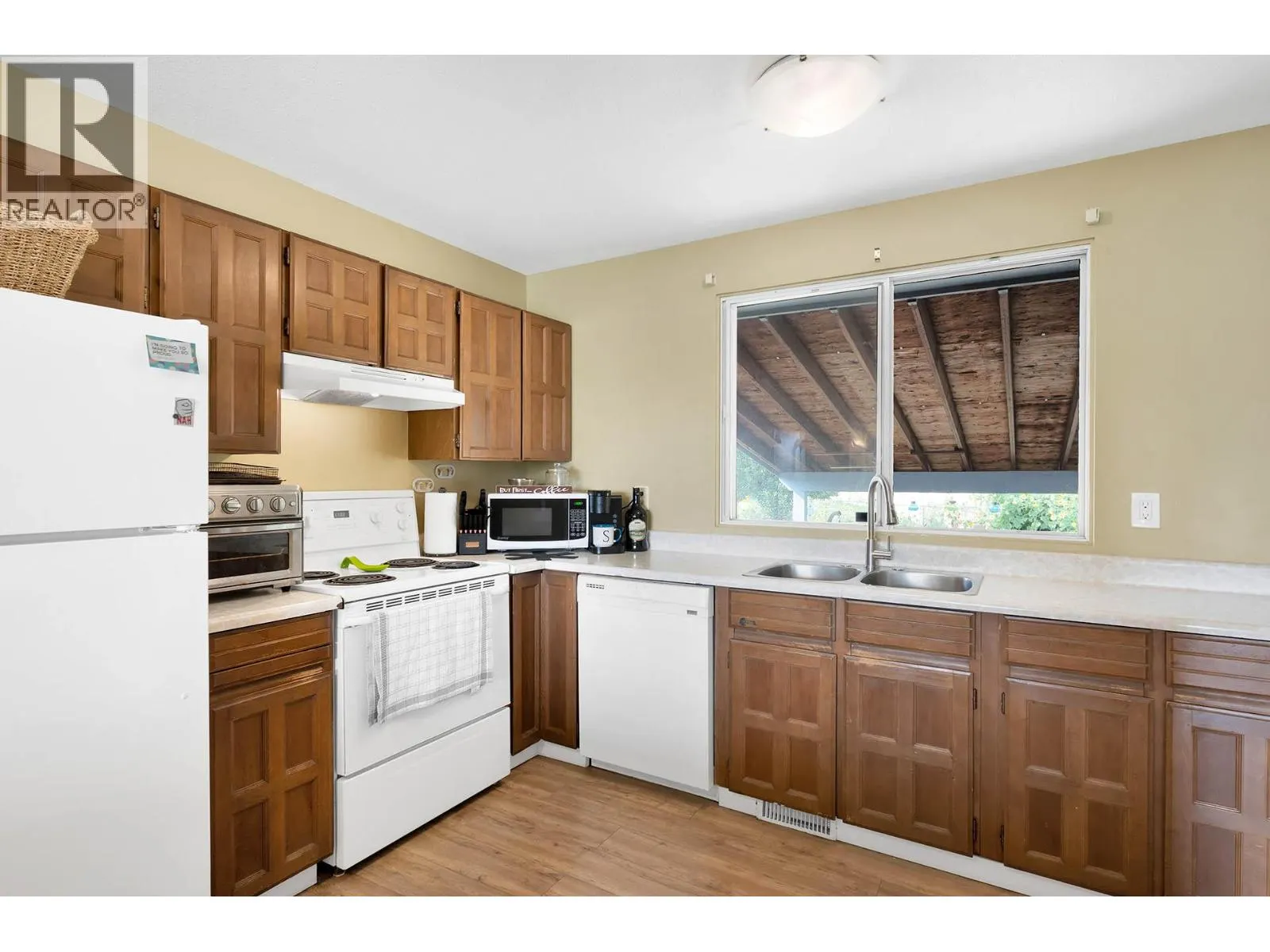 1090 NICOLANI Drive