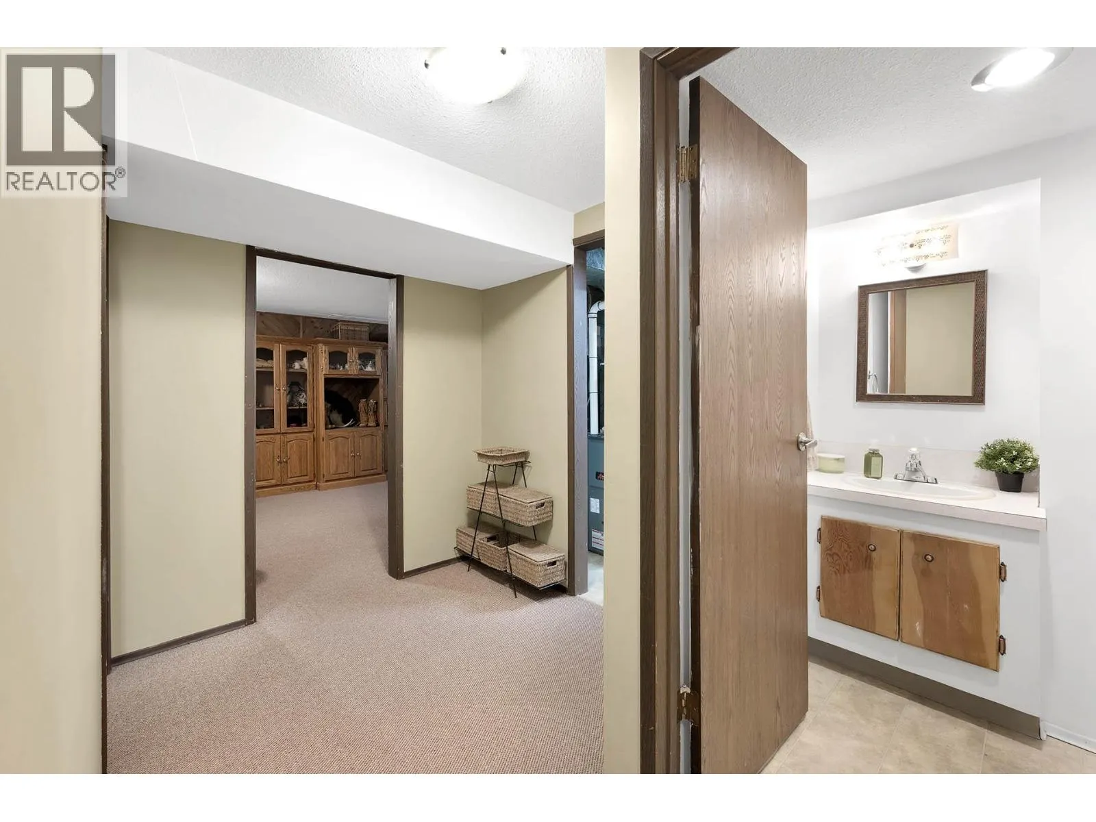 1090 NICOLANI Drive
