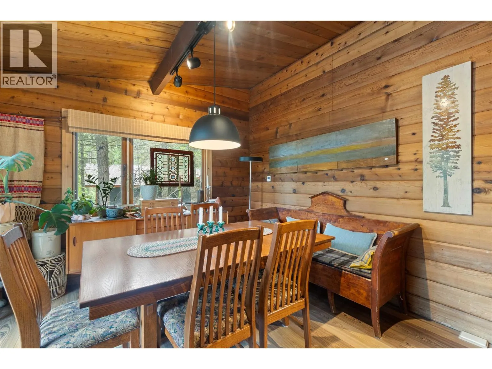 781 Gardom Lake Road