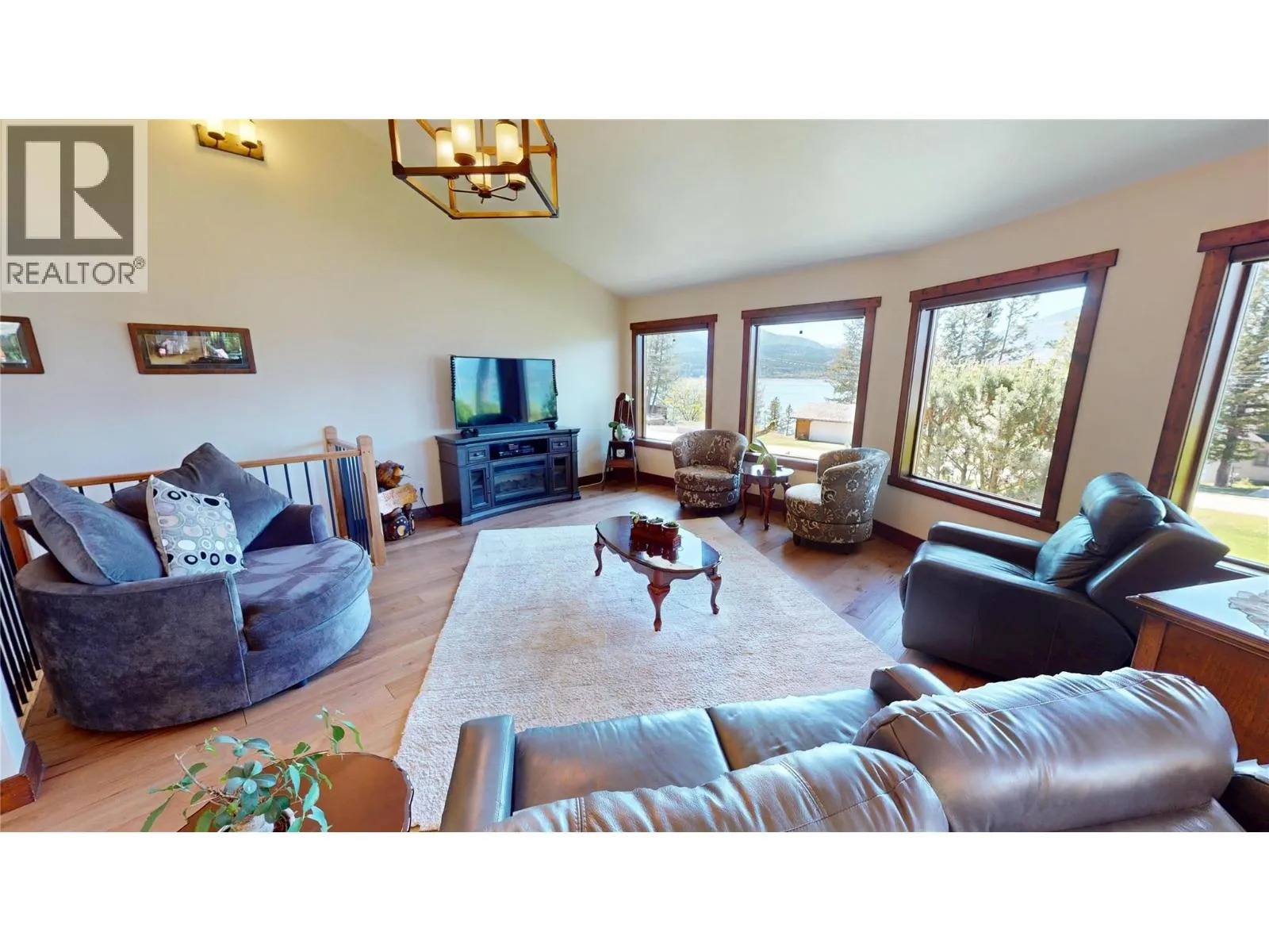 8380 RICHARDSON Crescent