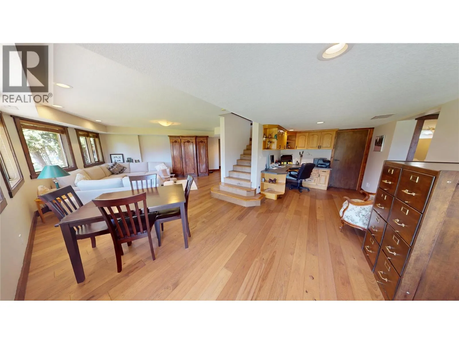8380 RICHARDSON Crescent