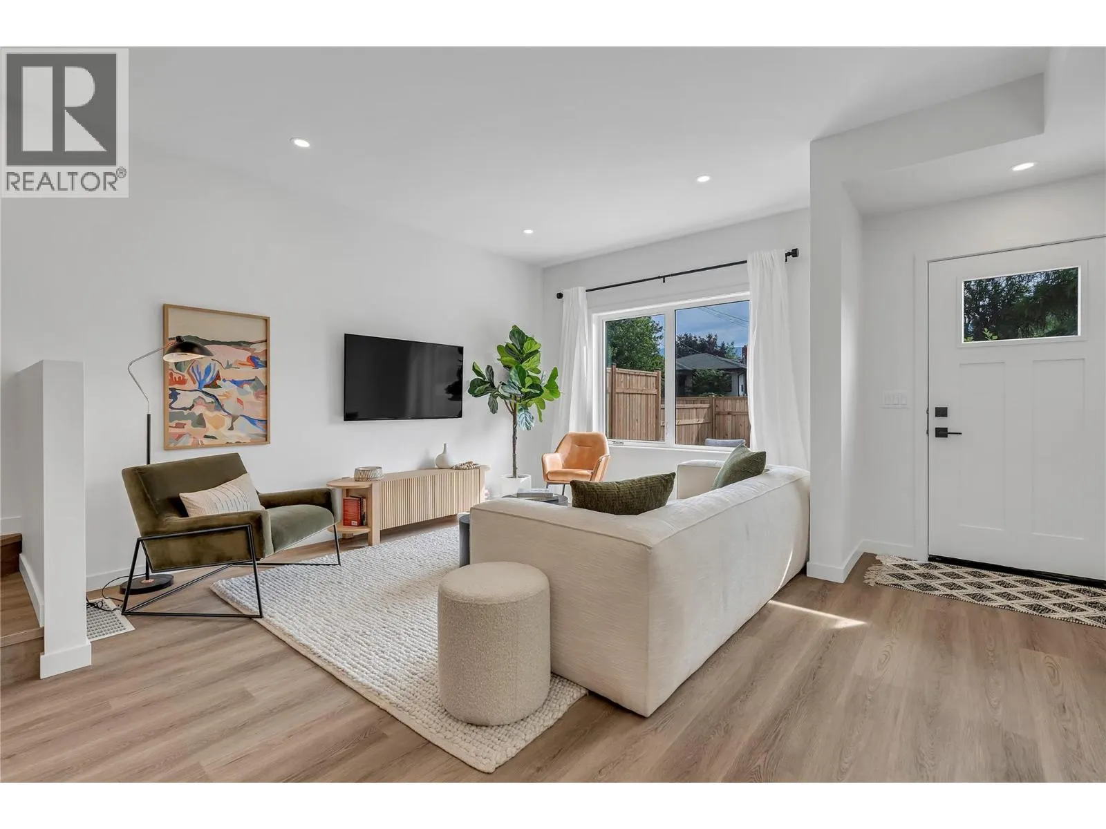 687 Victoria Drive Unit# 103