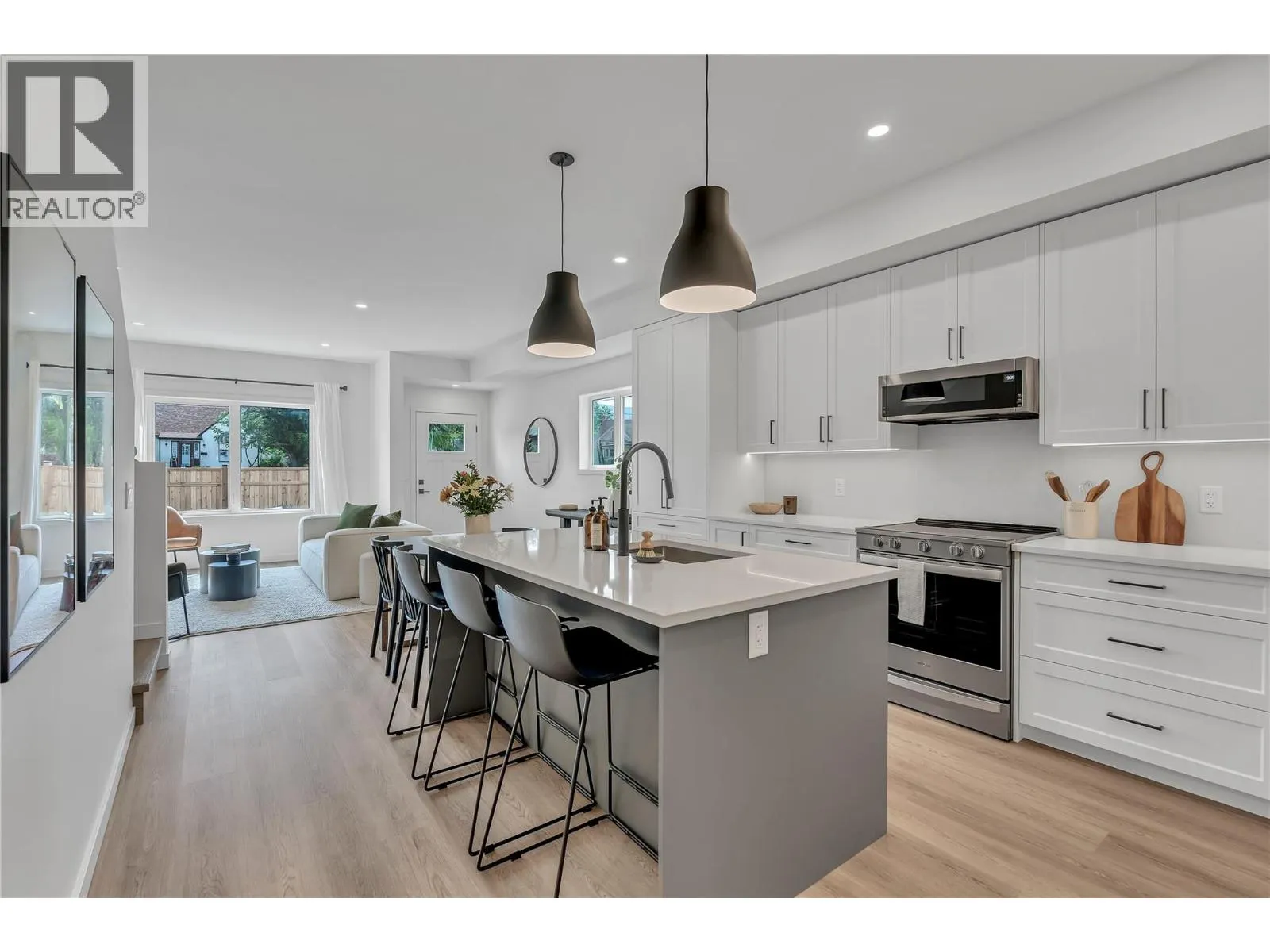 687 Victoria Drive Unit# 103