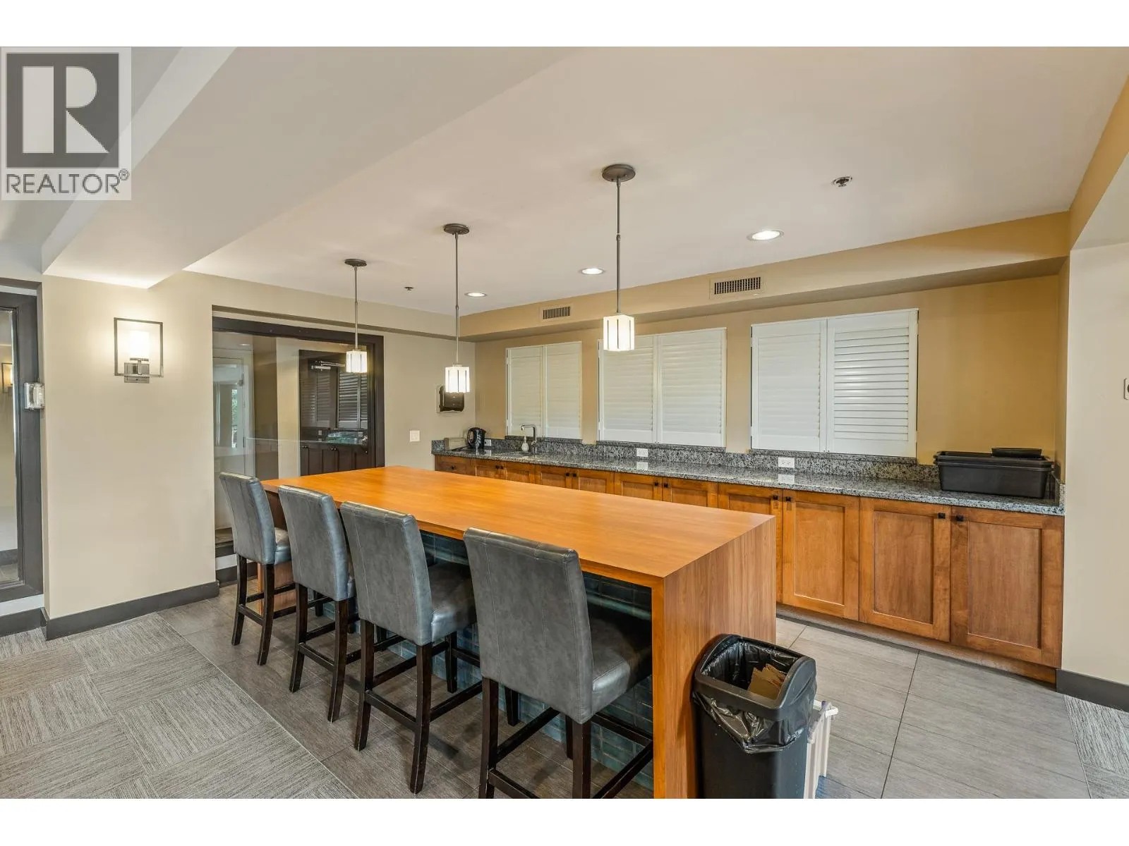 1083 Sunset Drive Unit# 406