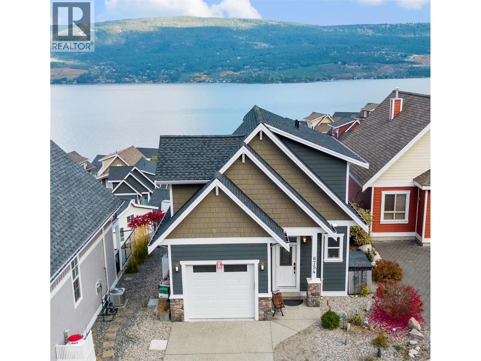 6754 La Palma Loop