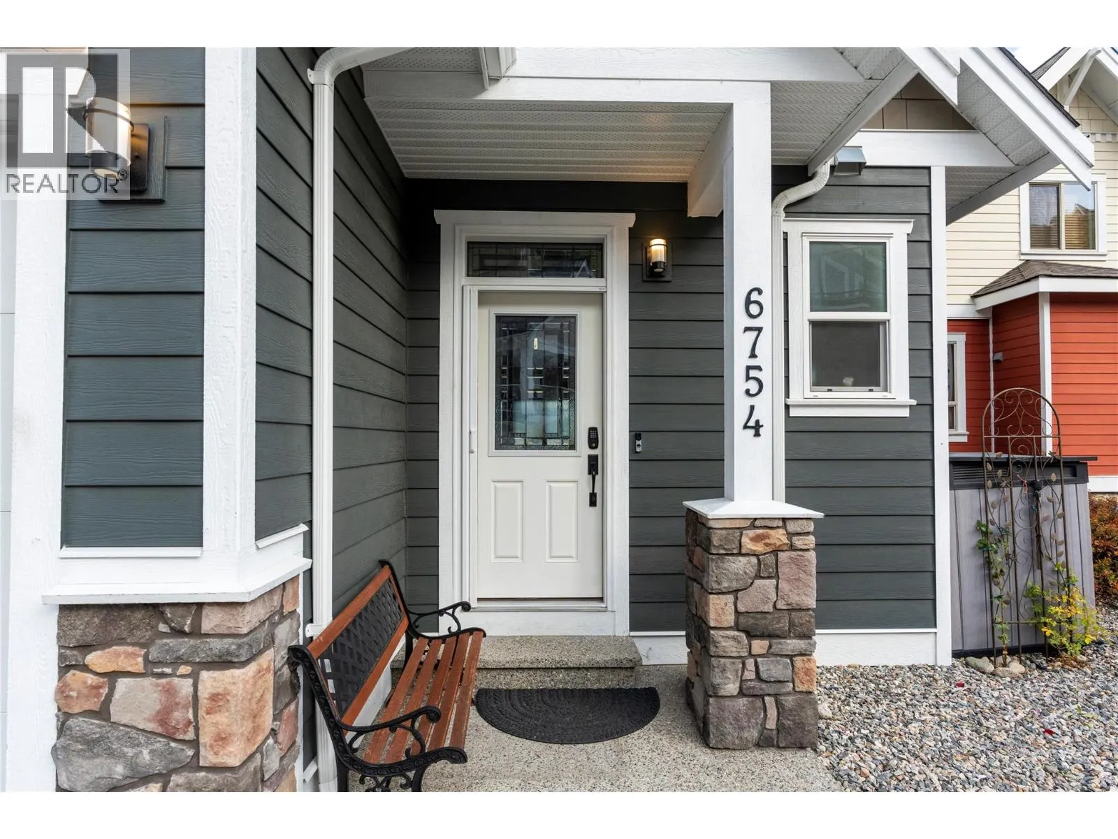 6754 La Palma Loop