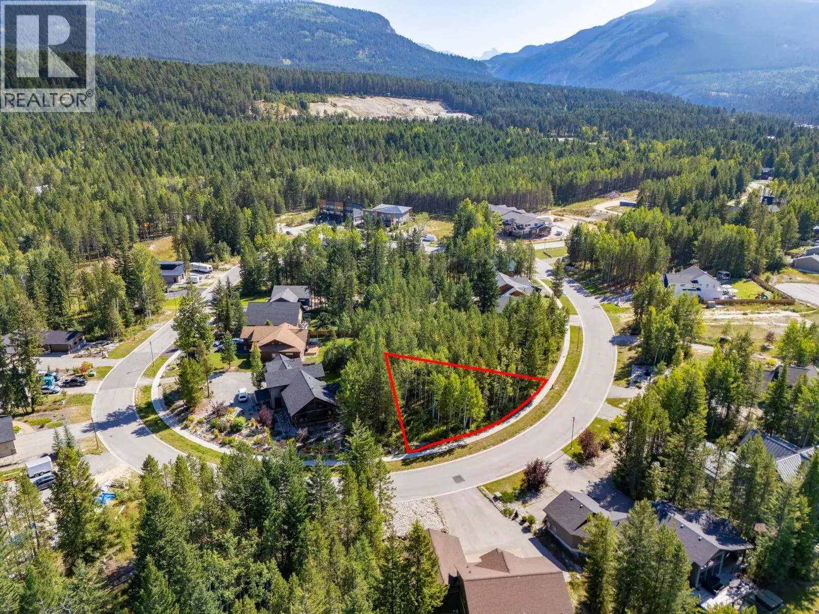 1528 Quartz Crescent