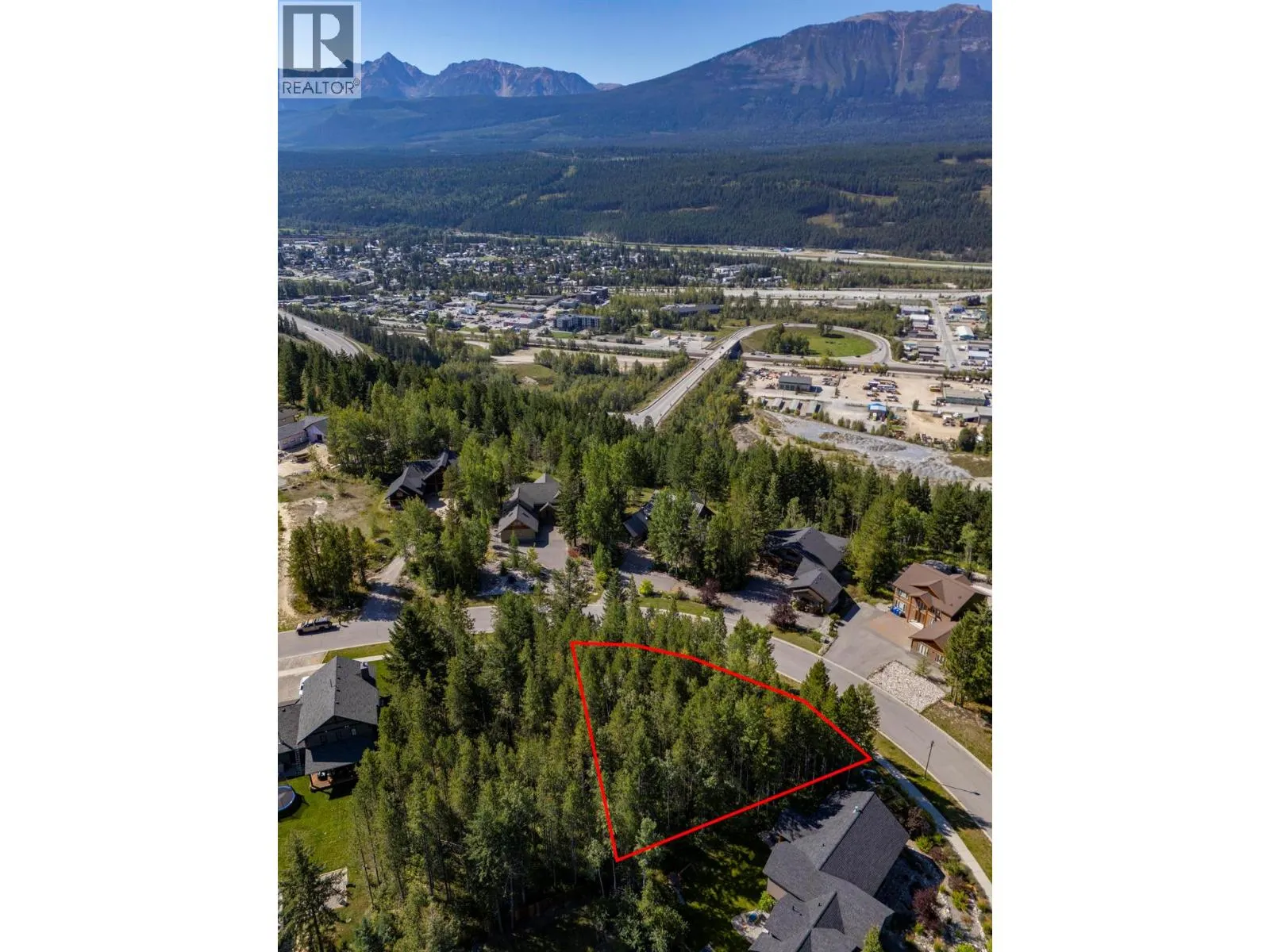 1528 Quartz Crescent